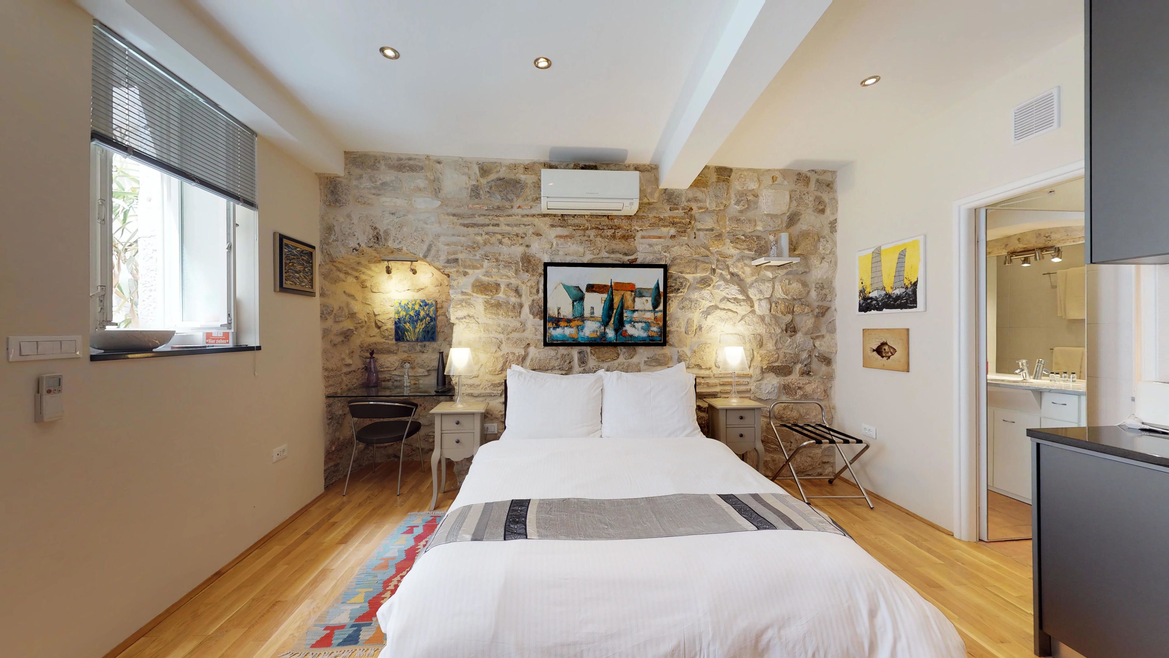 Riva and Diocletian Apartments