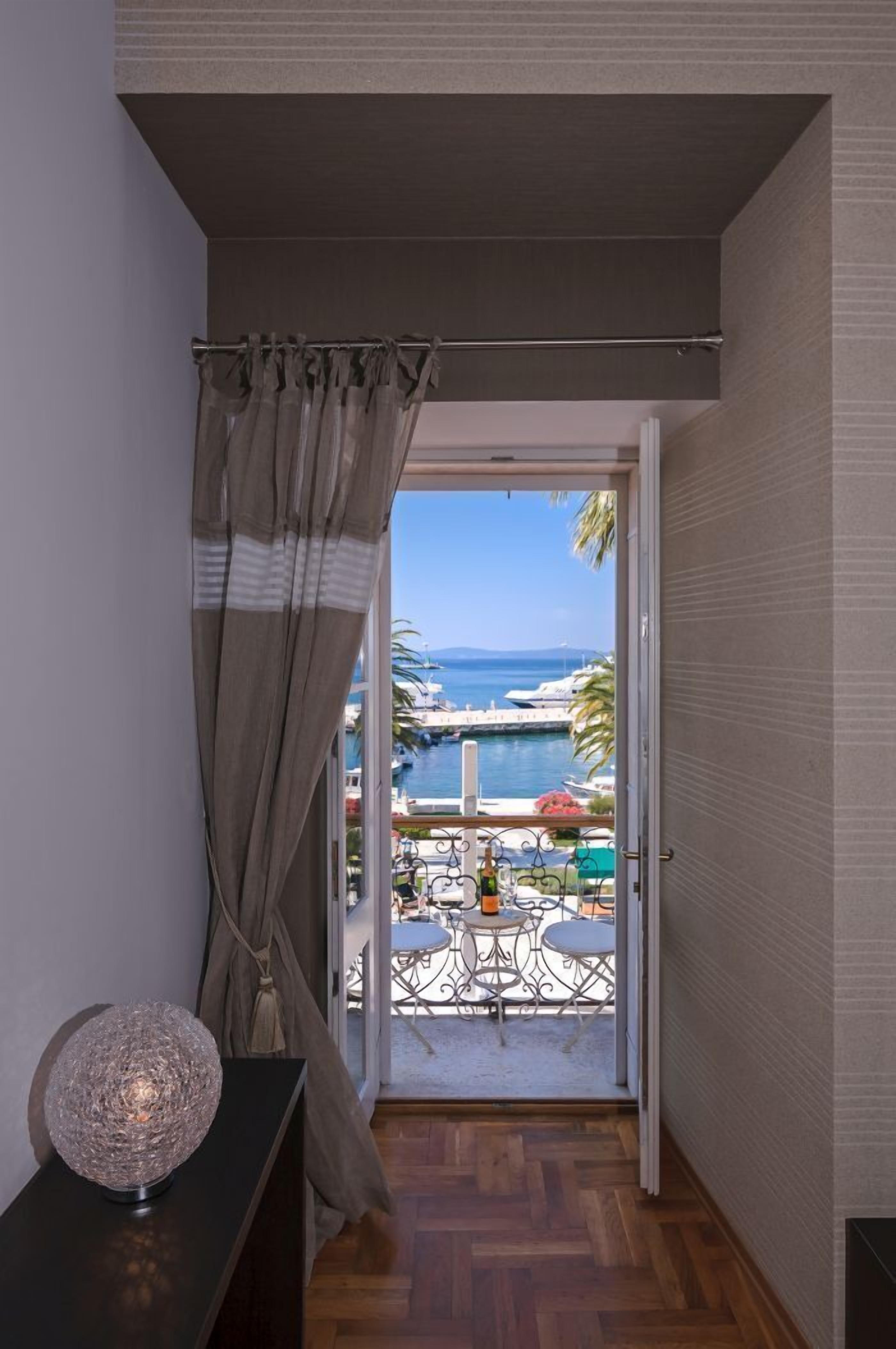 Riva and Diocletian Apartments