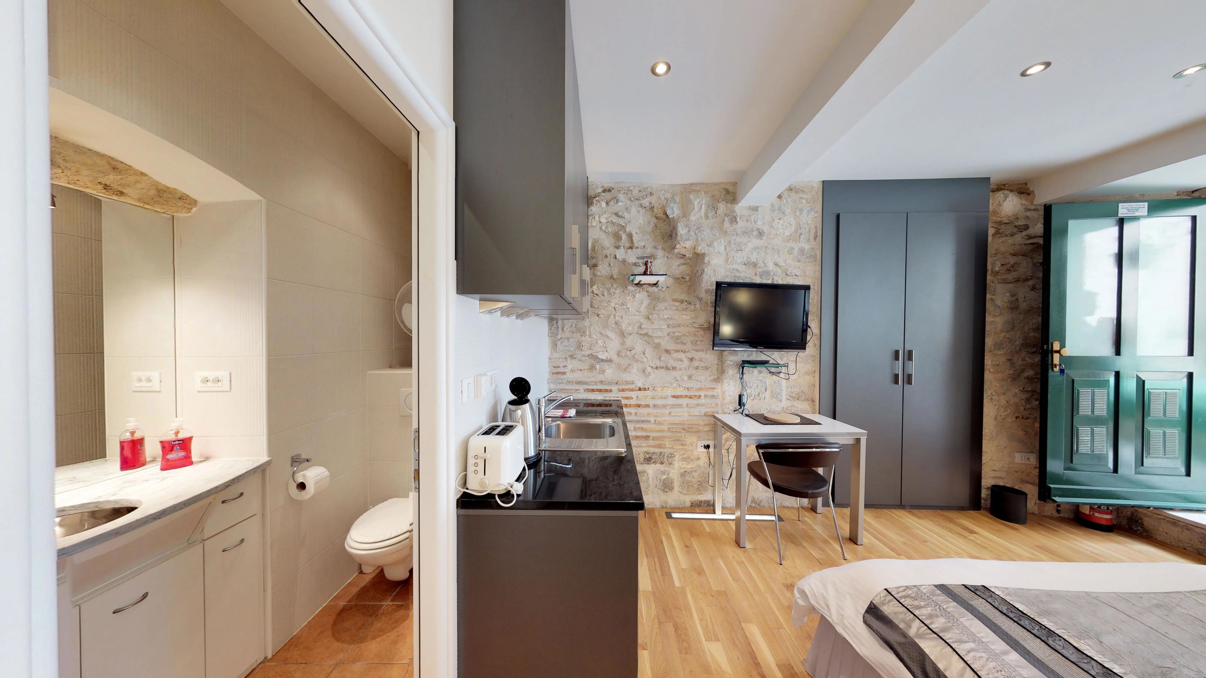 Riva and Diocletian Apartments
