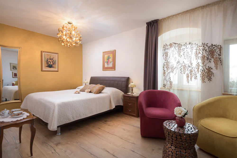 Romantic Luxury Rooms