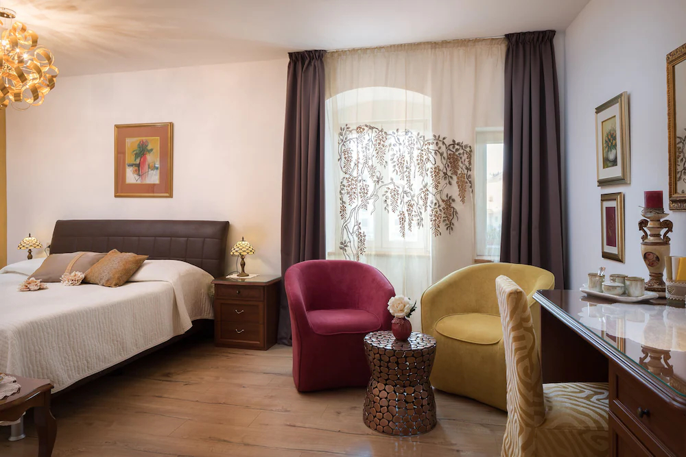 Romantic Luxury Rooms