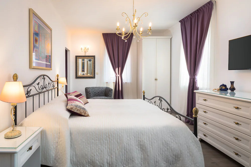 Romantic Luxury Rooms