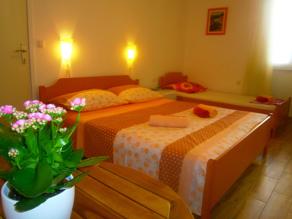 Rooms And Apartments Djanovic
