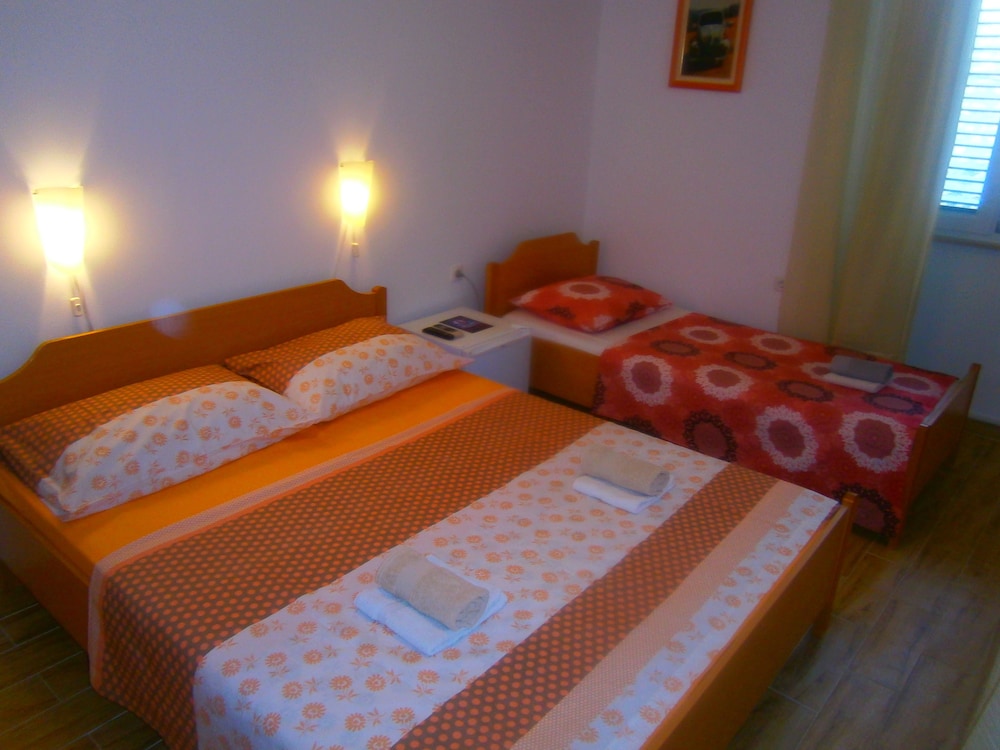 Rooms And Apartments Djanovic