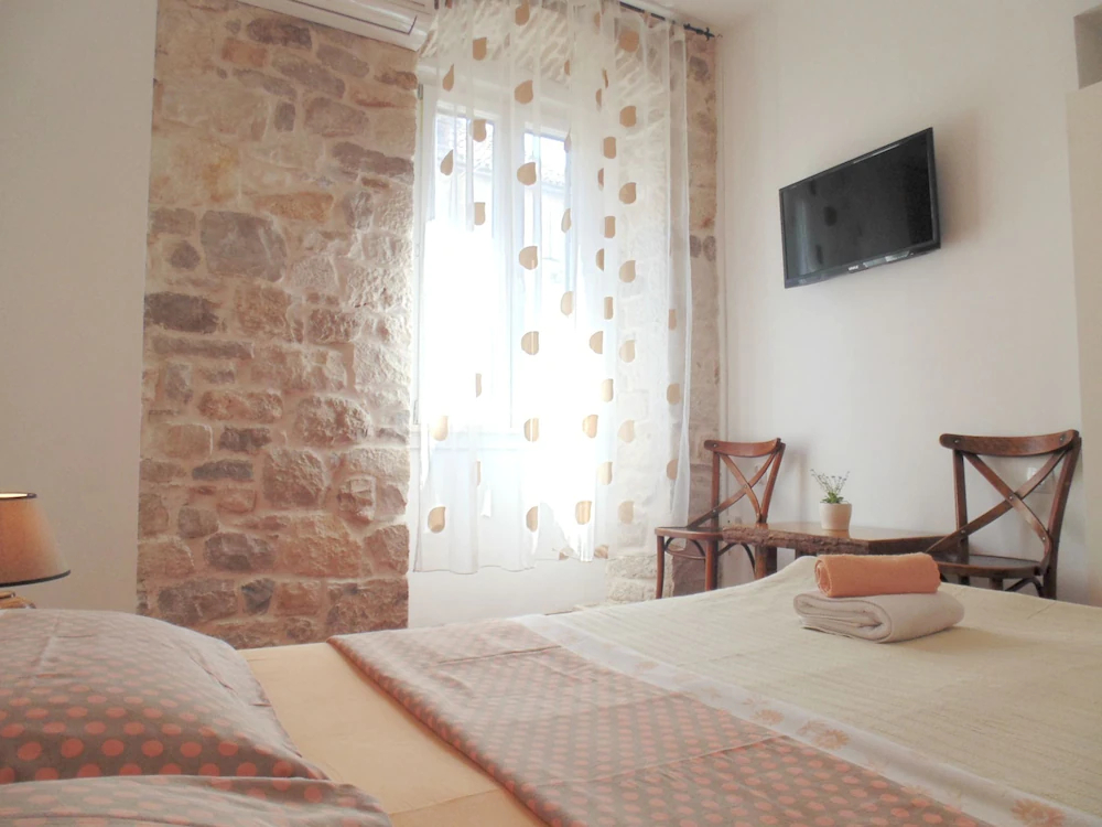 Rooms And Apartments Djanovic