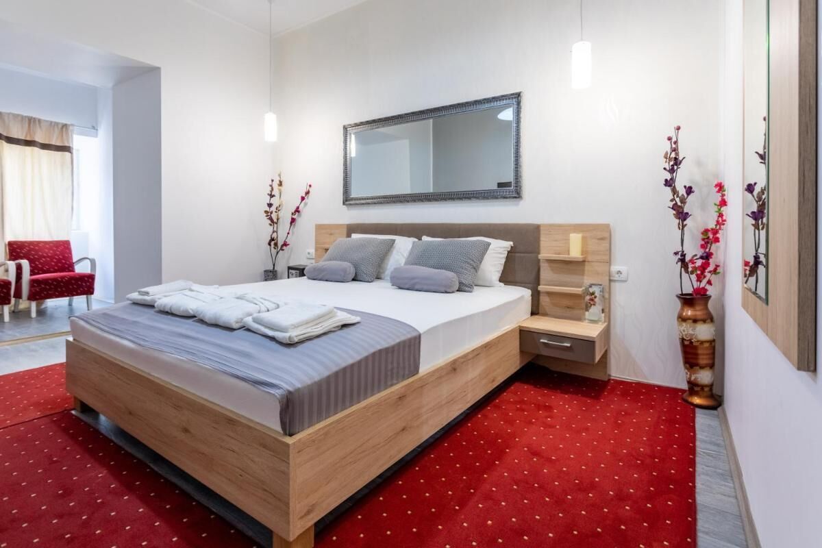 Spacious Deluxe Room - Hotel Rose