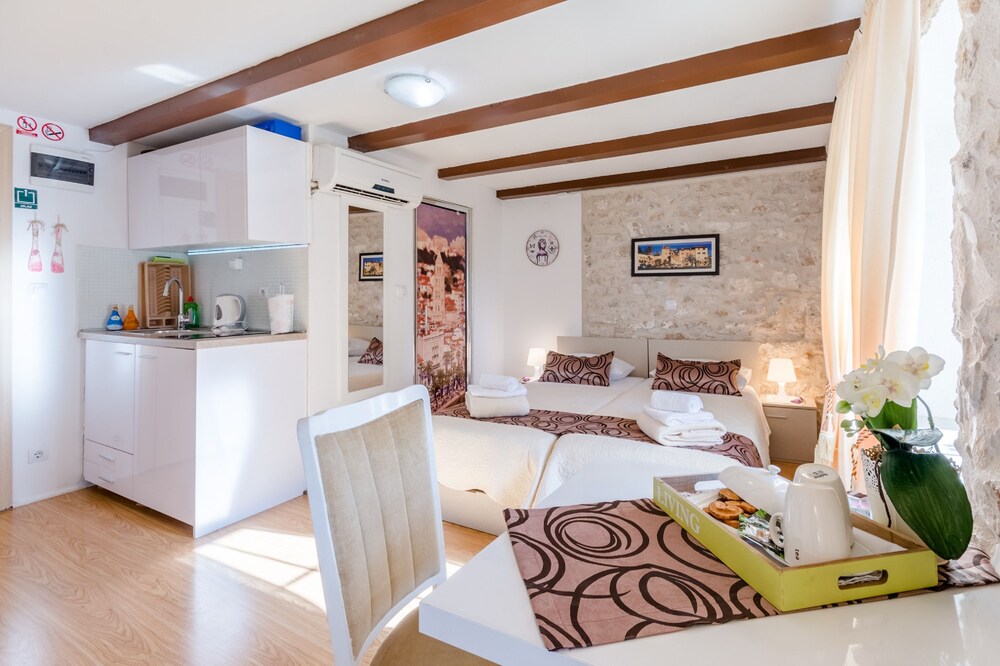 Studio Apartments Sv. Duje