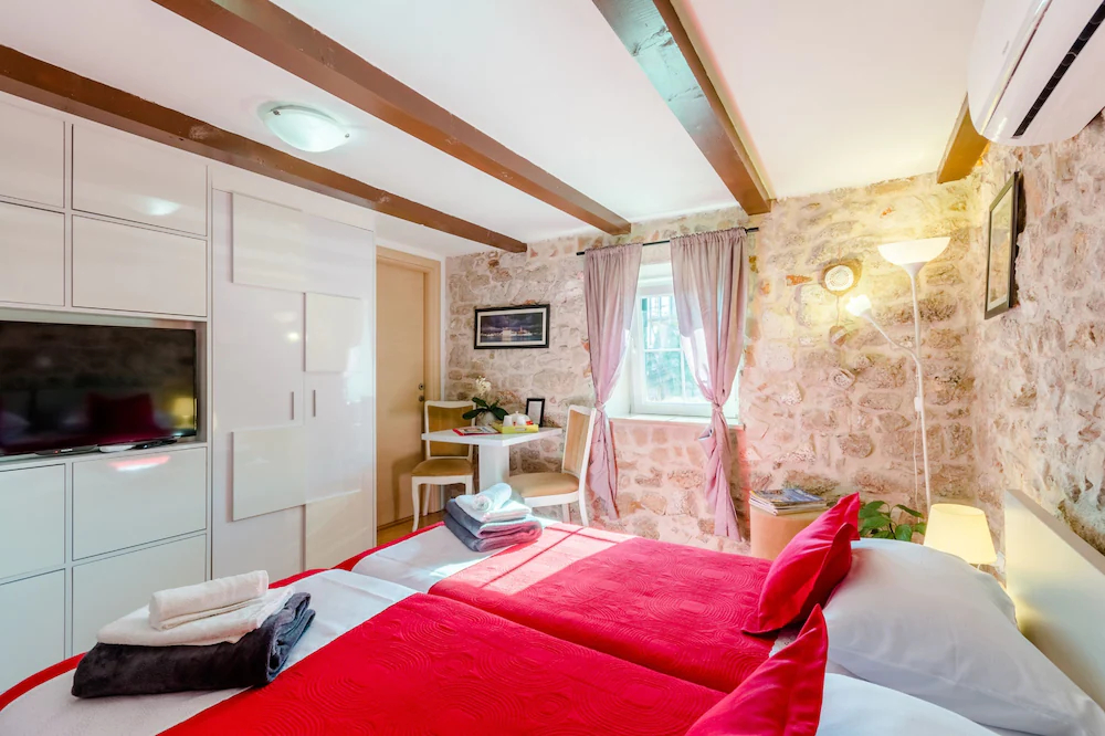 Studio Apartments Sv. Duje