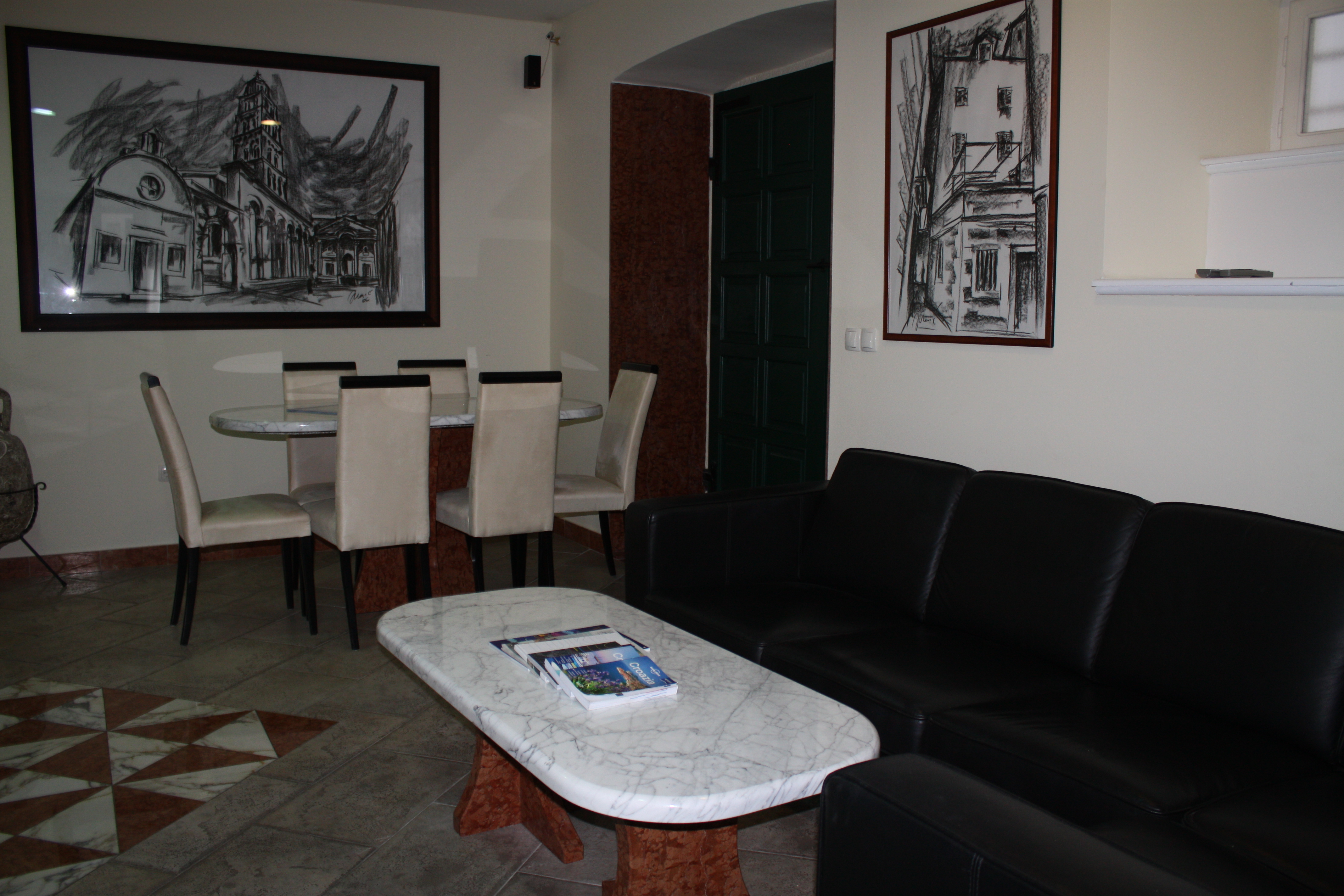 Toni Palace