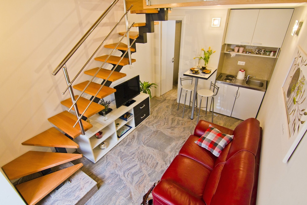 Veig Palace Apartments
