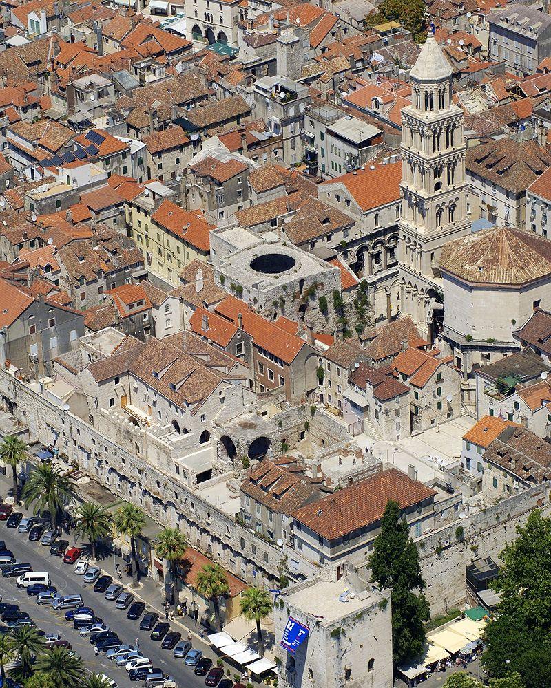 Vestibul Palace
