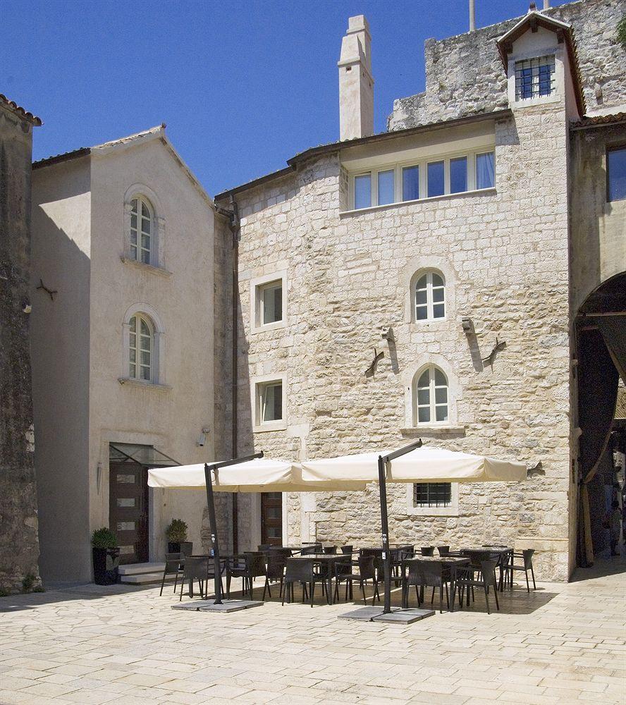 Vestibul Palace