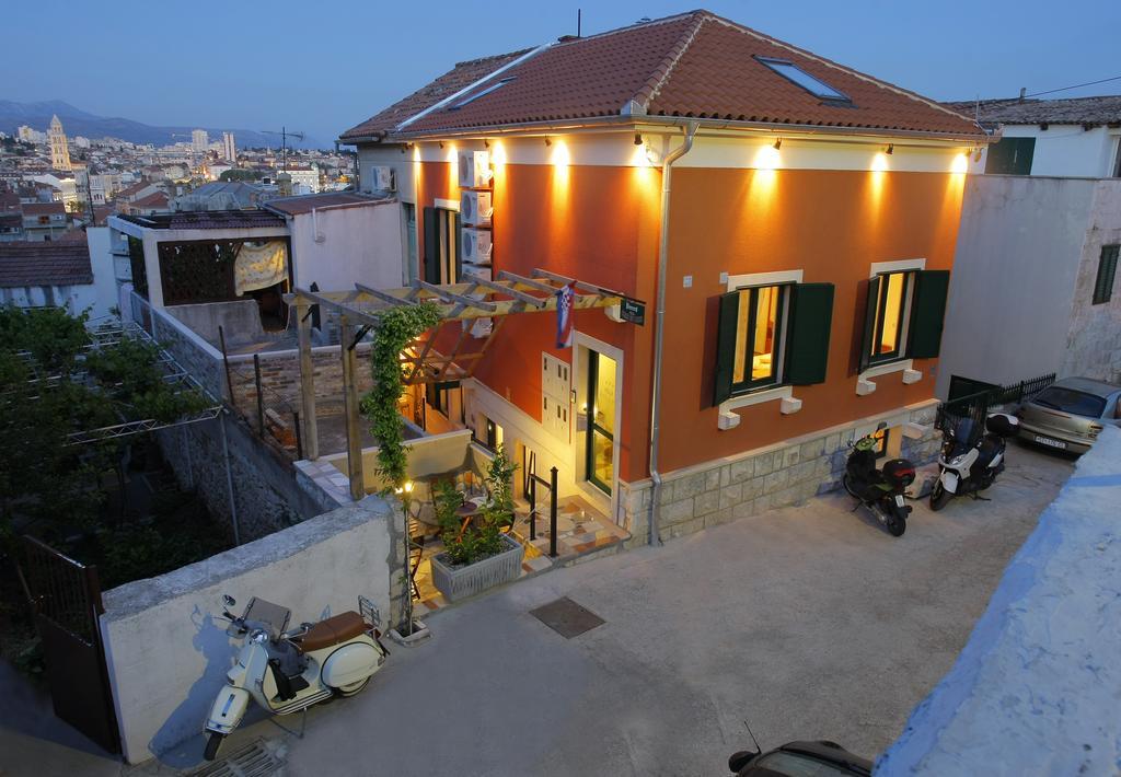 Villa Urbi et Orbi