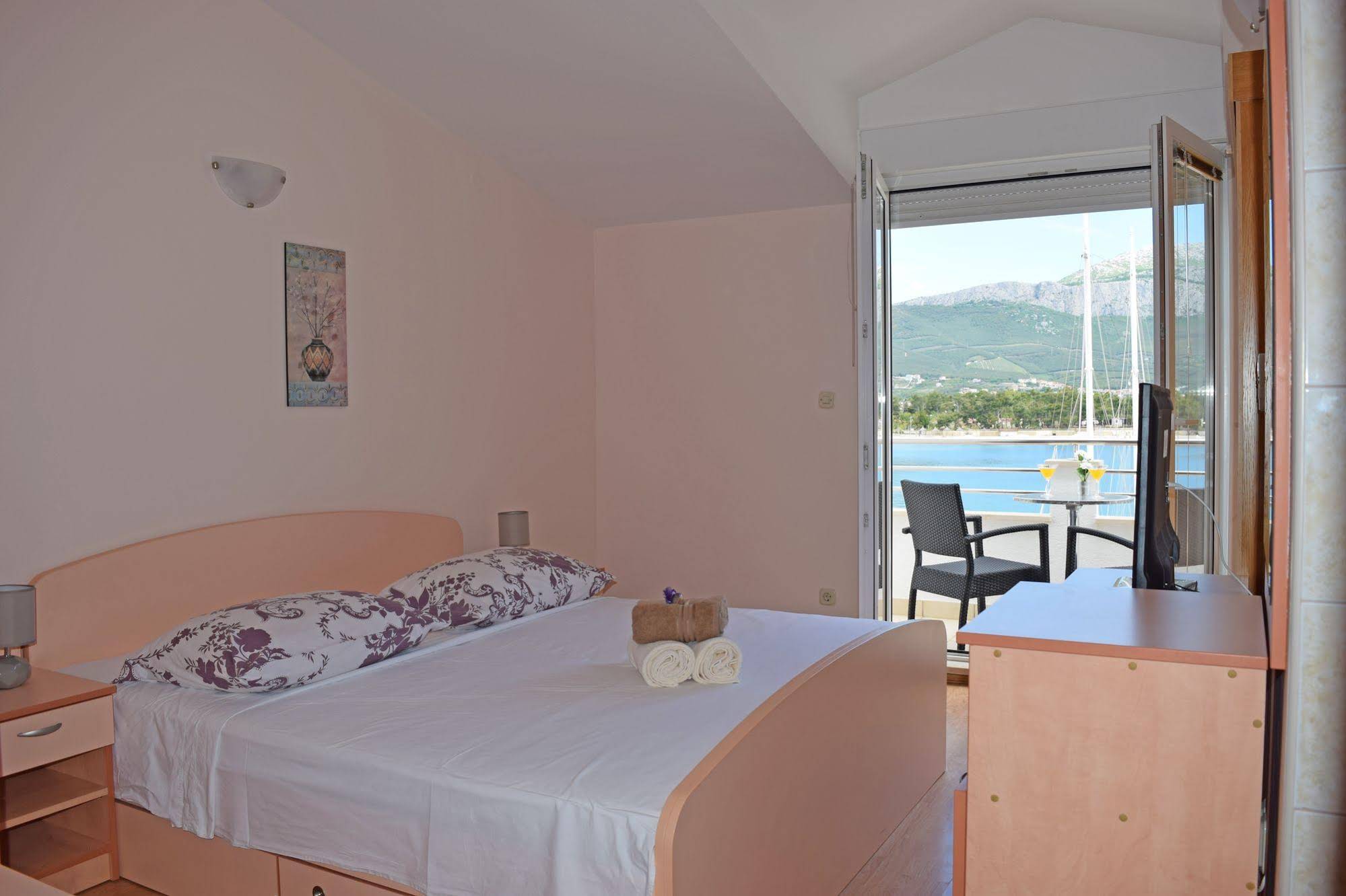 Rooms and Apartments Porat