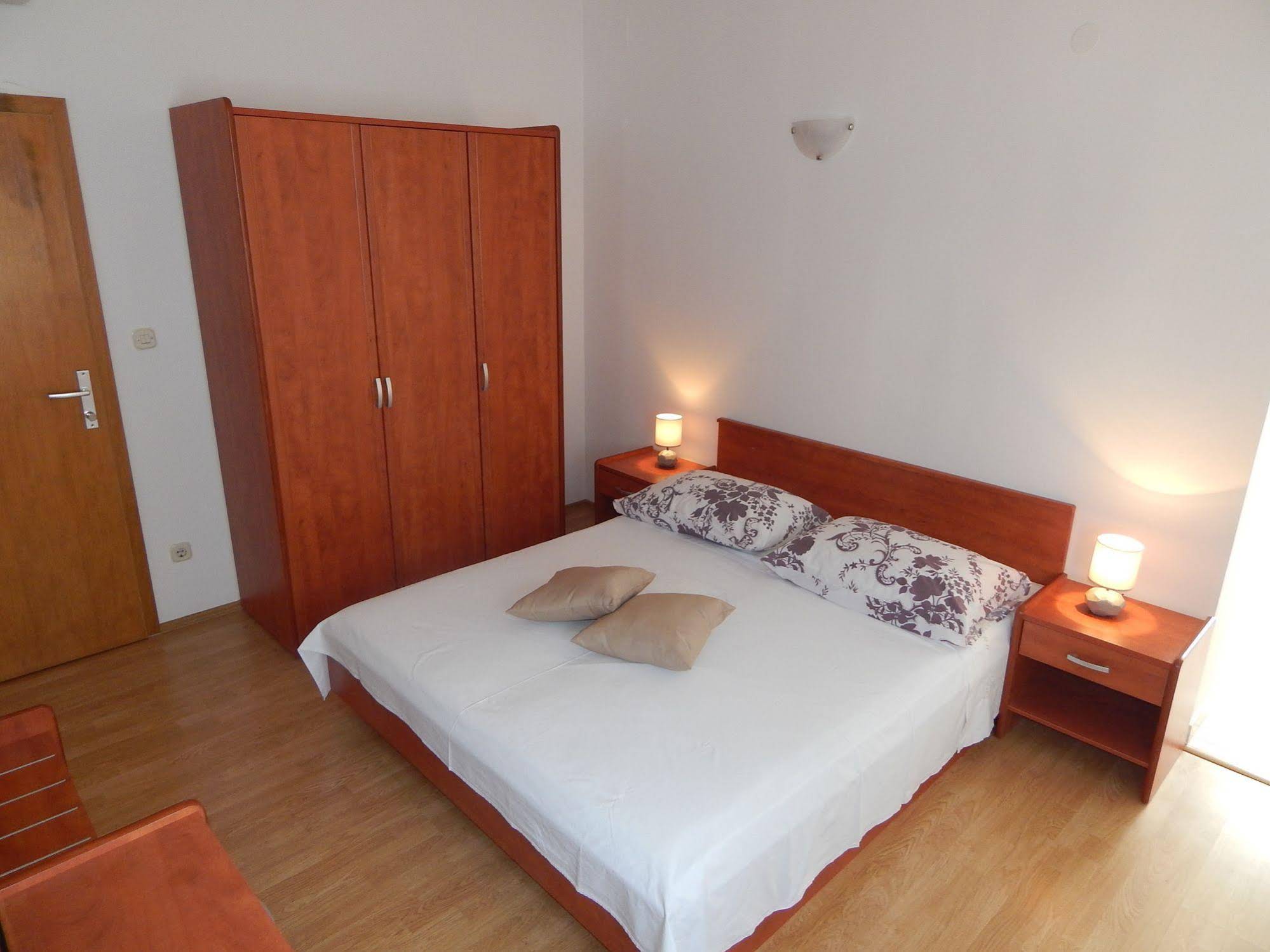 Rooms and Apartments Porat