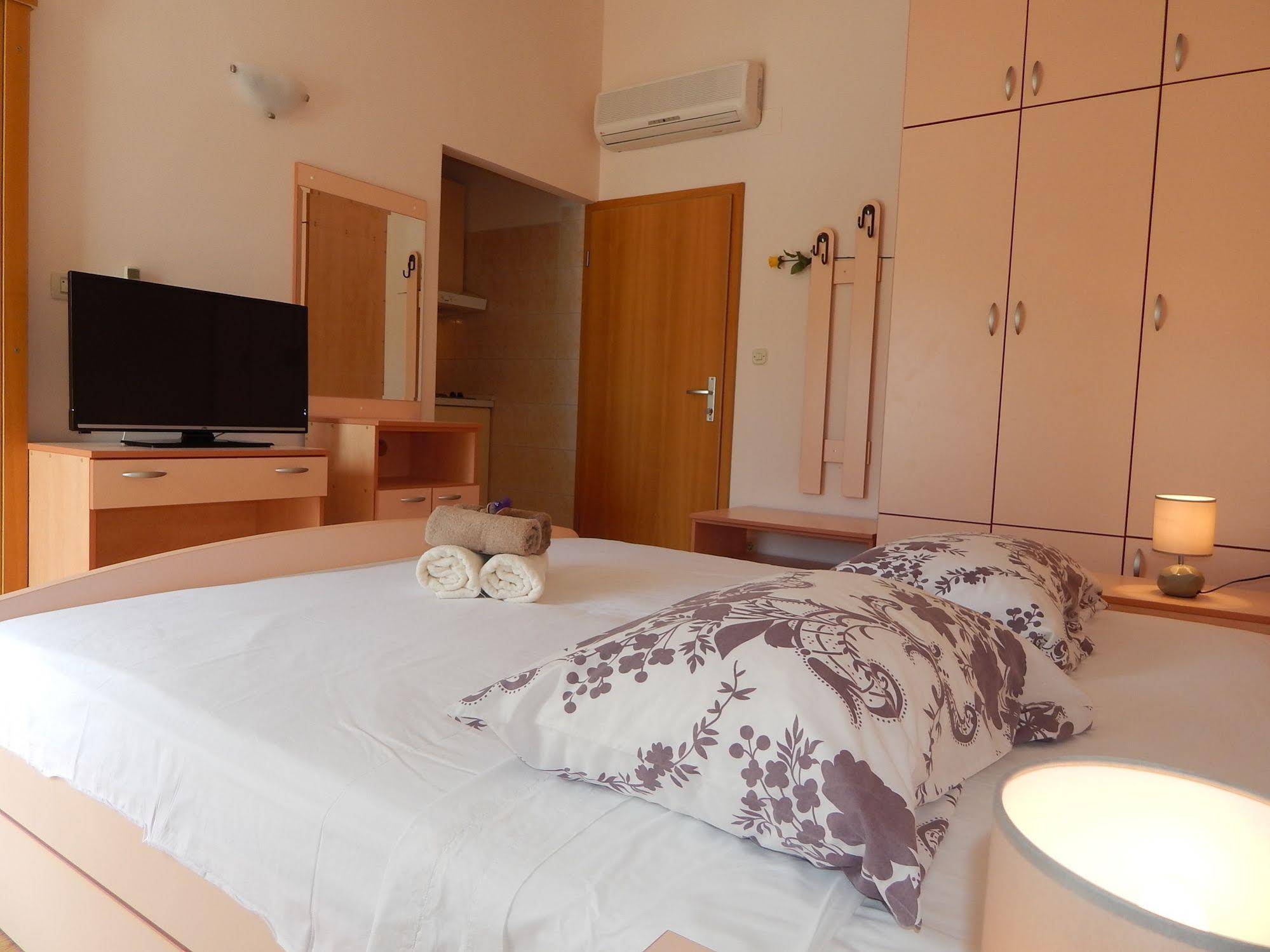 Rooms and Apartments Porat