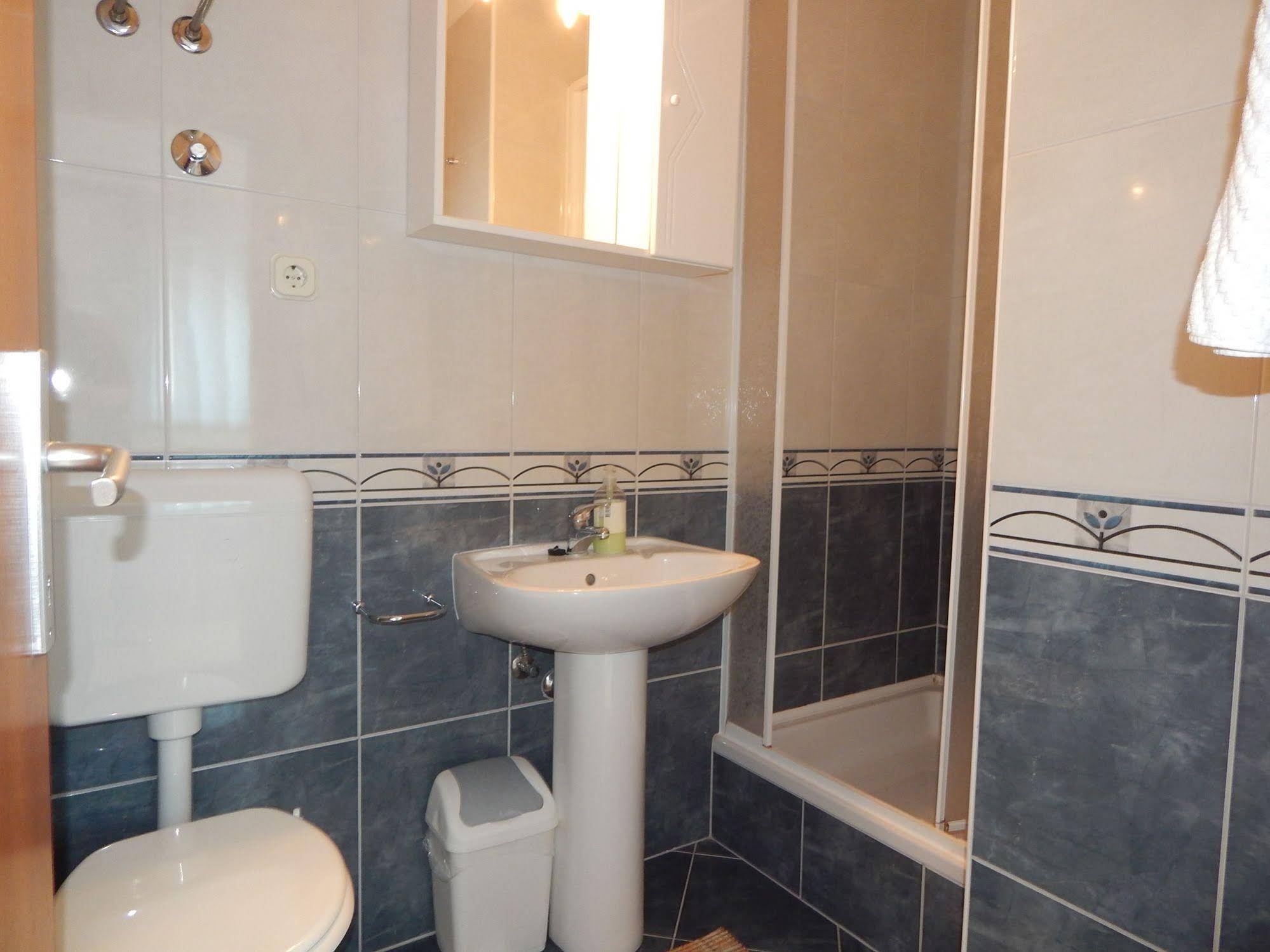 Rooms and Apartments Porat