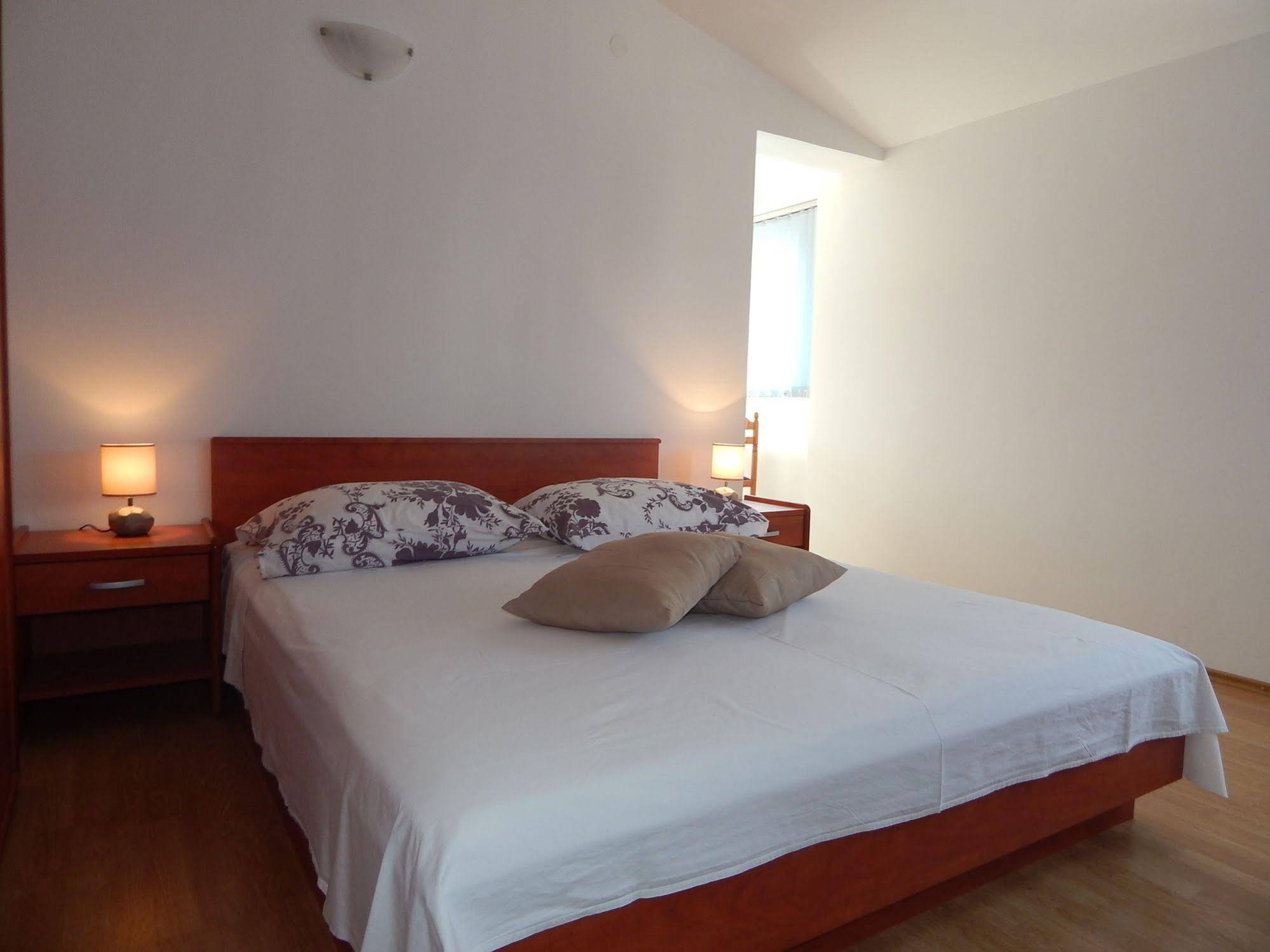 Rooms and Apartments Porat