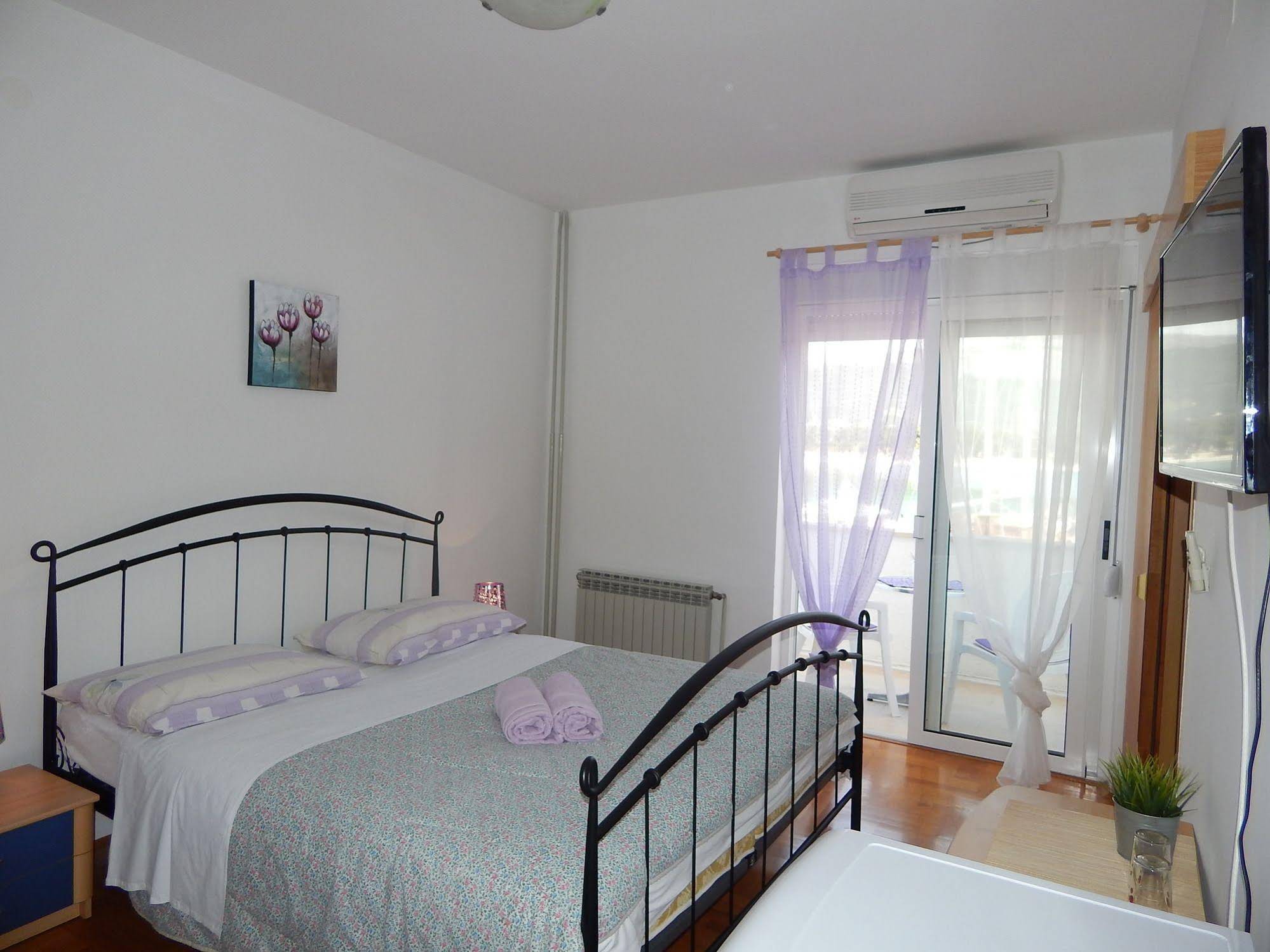 Rooms and Apartments Porat