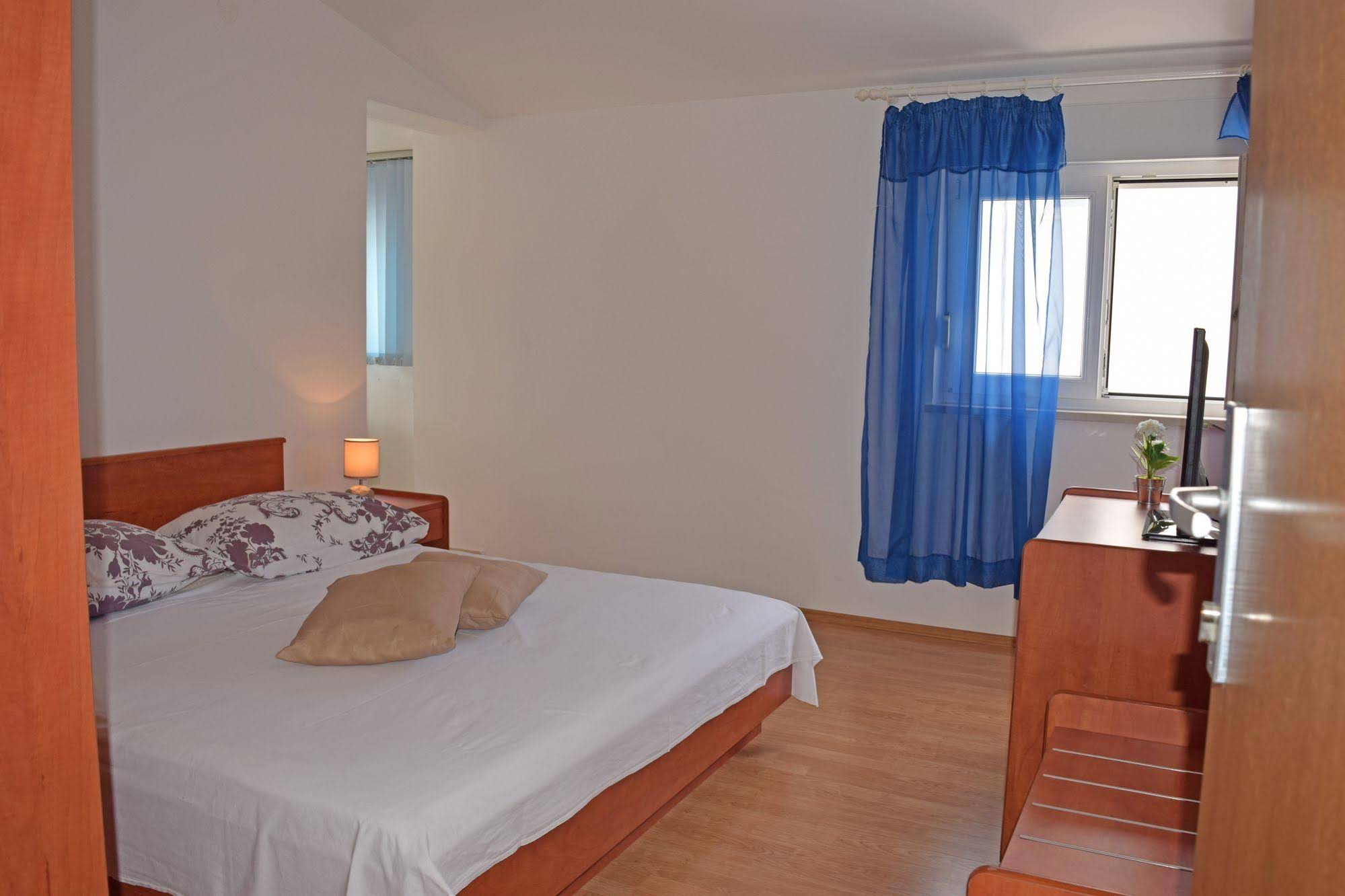 Rooms and Apartments Porat