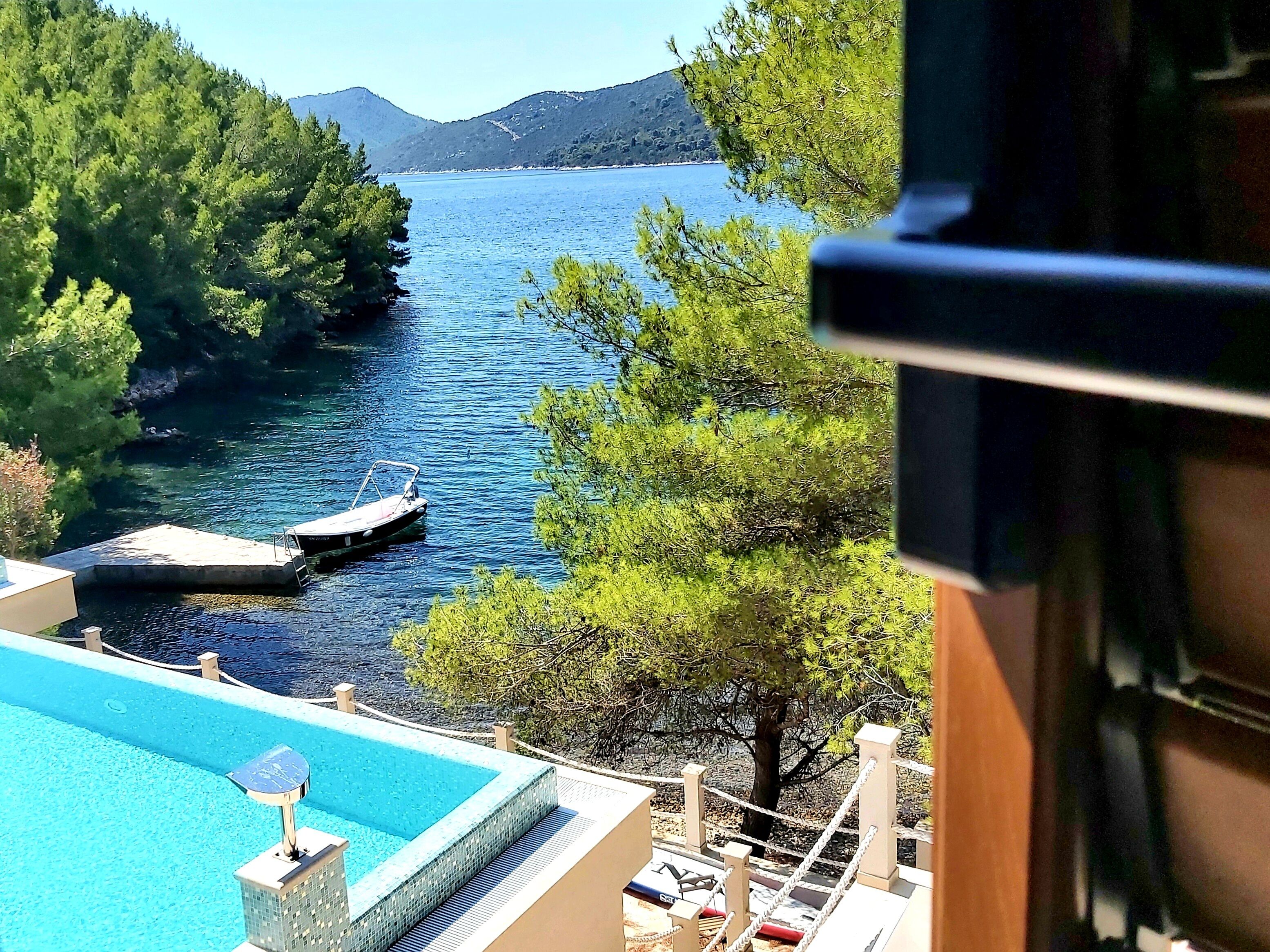 Beachfront Villa Brulupes in Secluded Bay