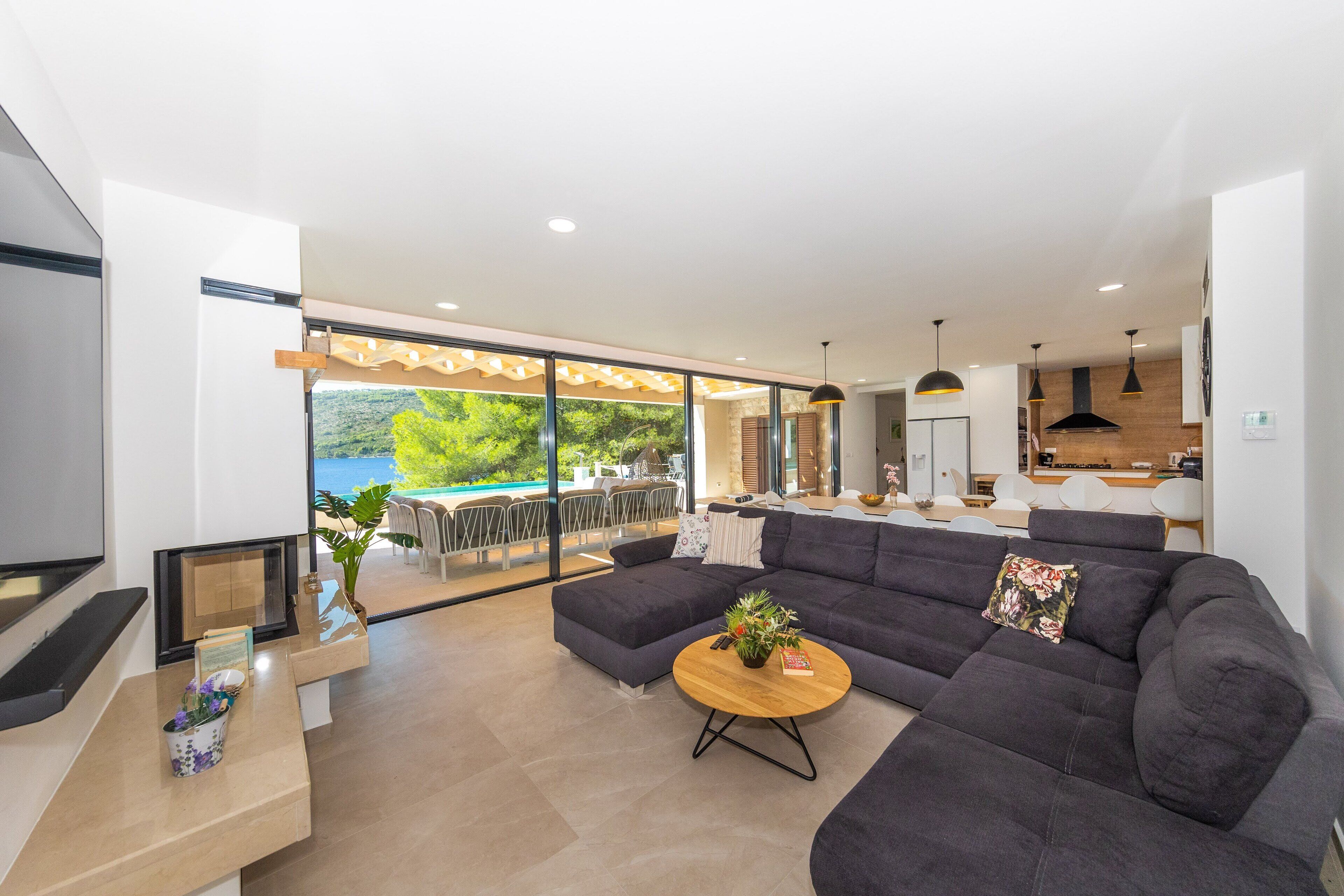Beachfront Villa Brulupes in Secluded Bay