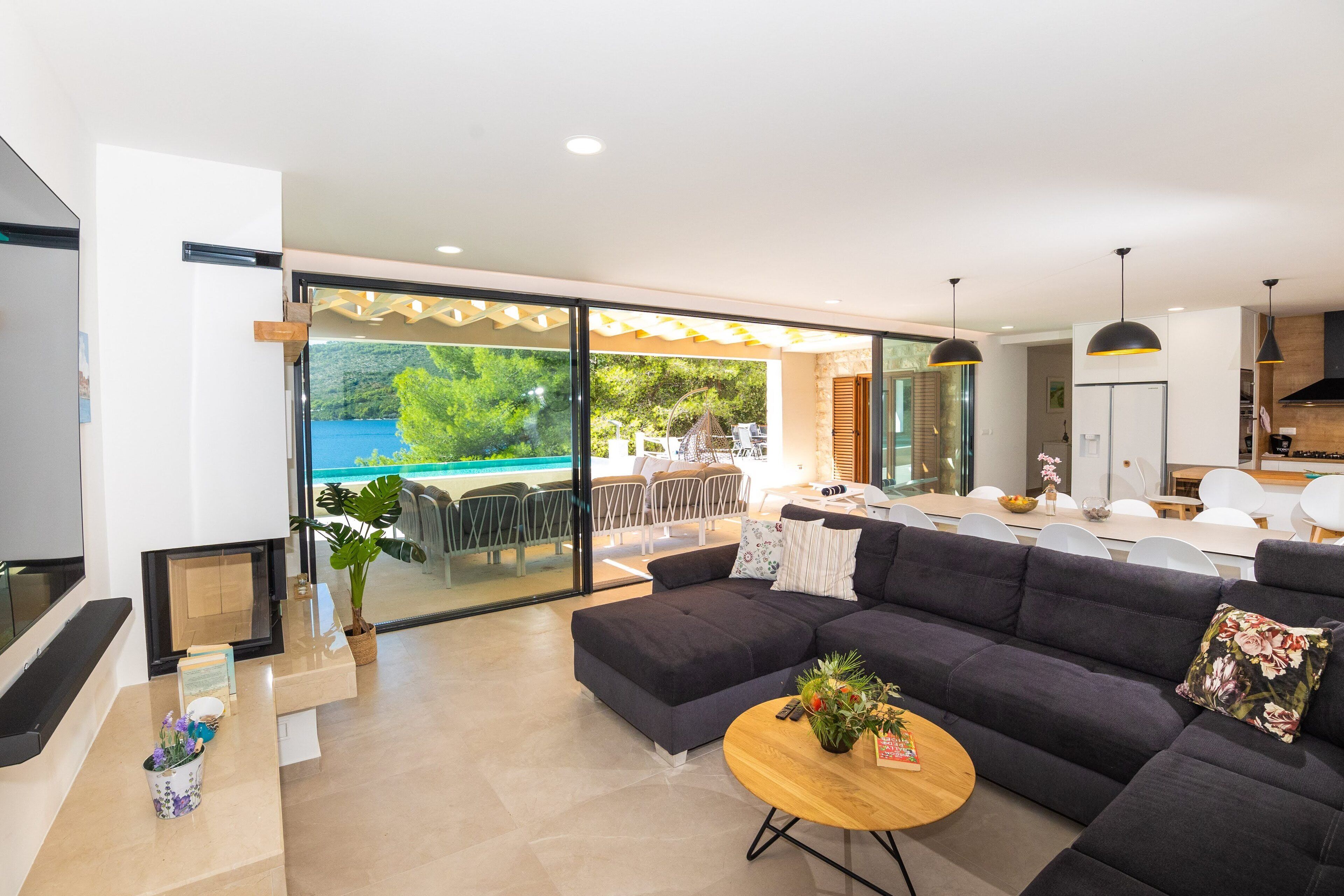 Beachfront Villa Brulupes in Secluded Bay