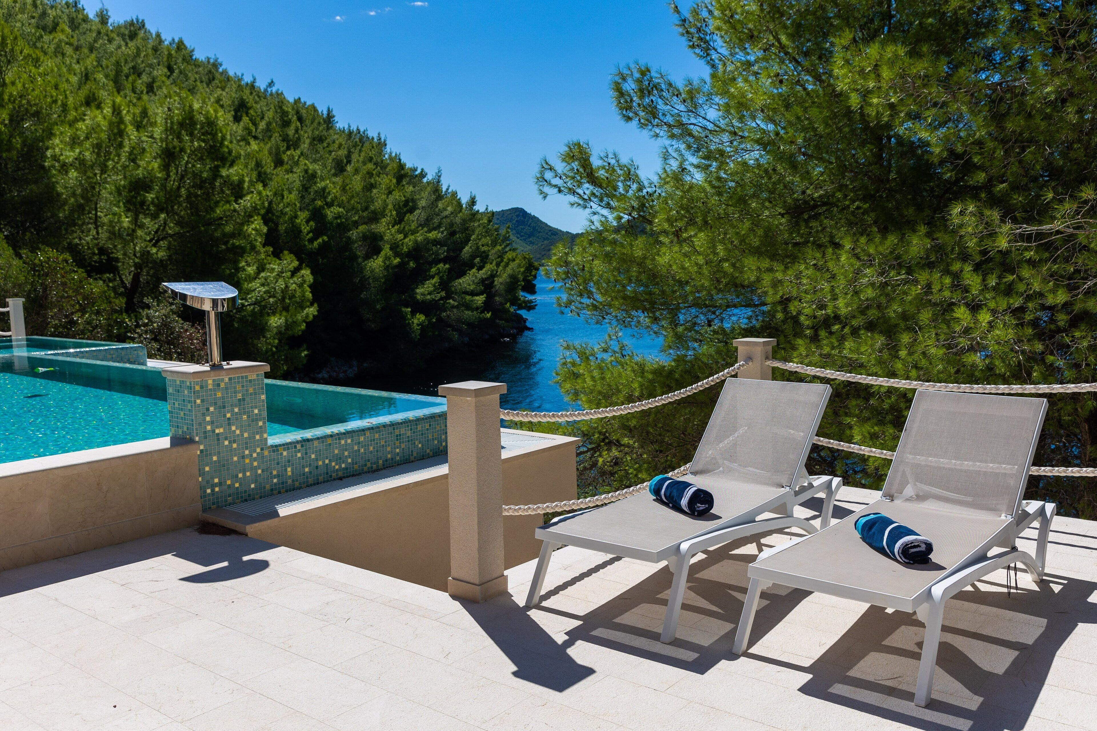 Beachfront Villa Brulupes in Secluded Bay