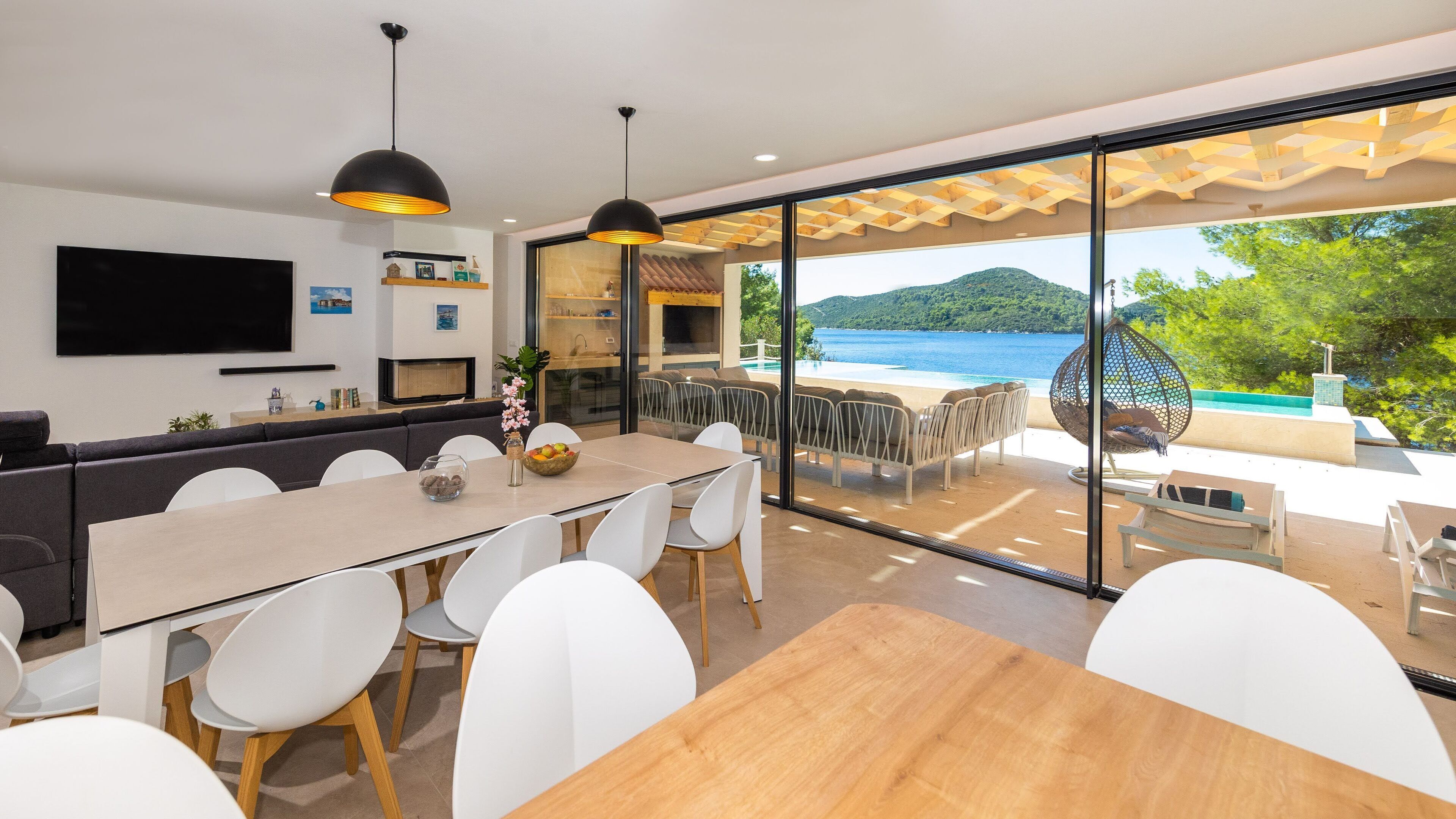 Beachfront Villa Brulupes in Secluded Bay
