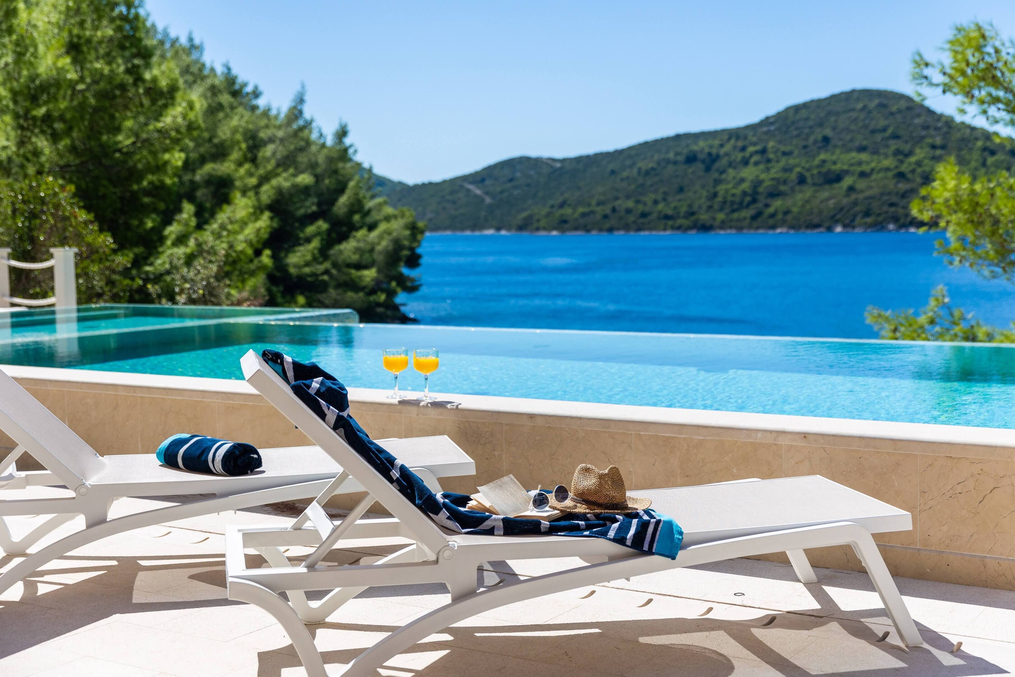 Beachfront Villa Brulupes in Secluded Bay