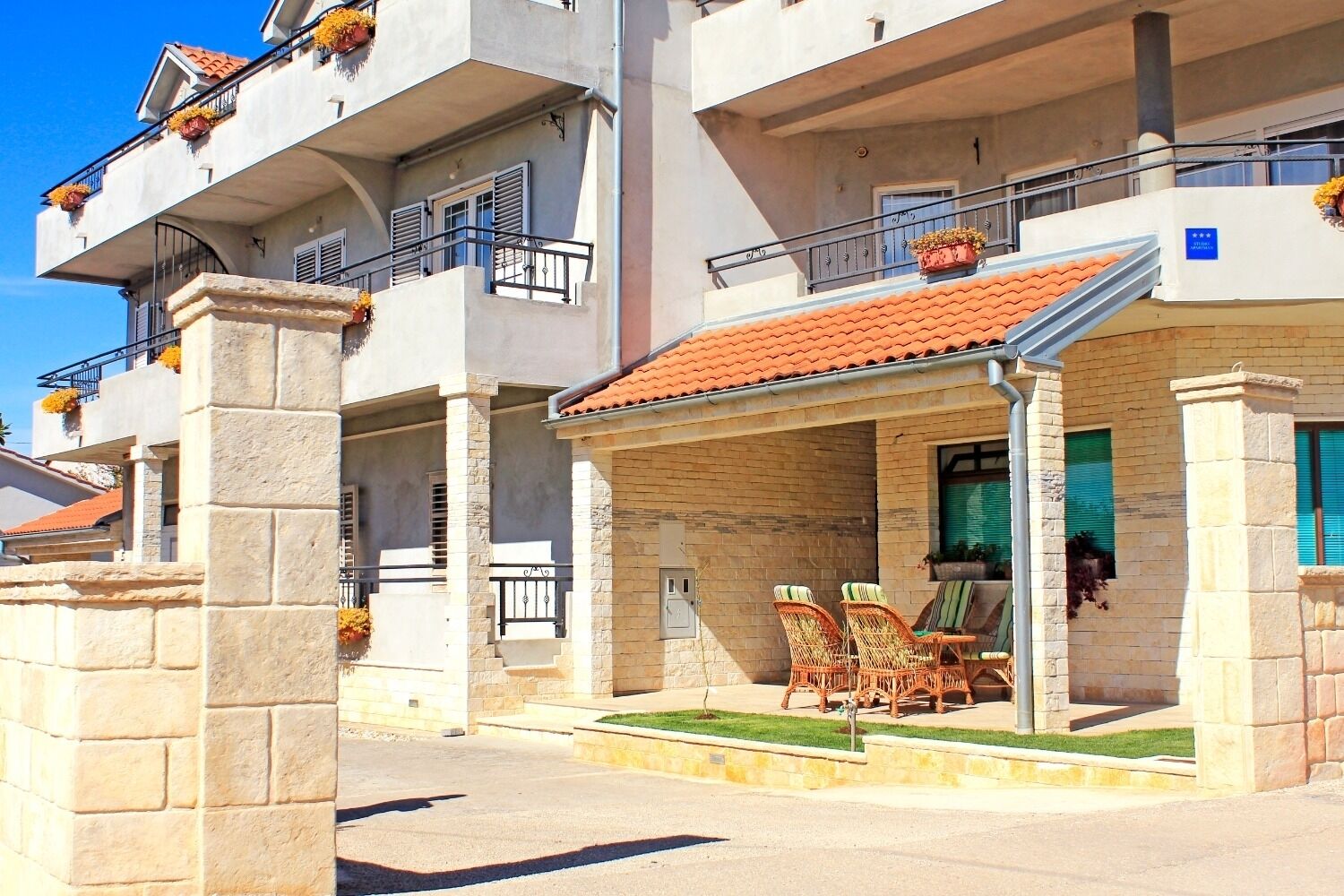 Apartments Old Stone