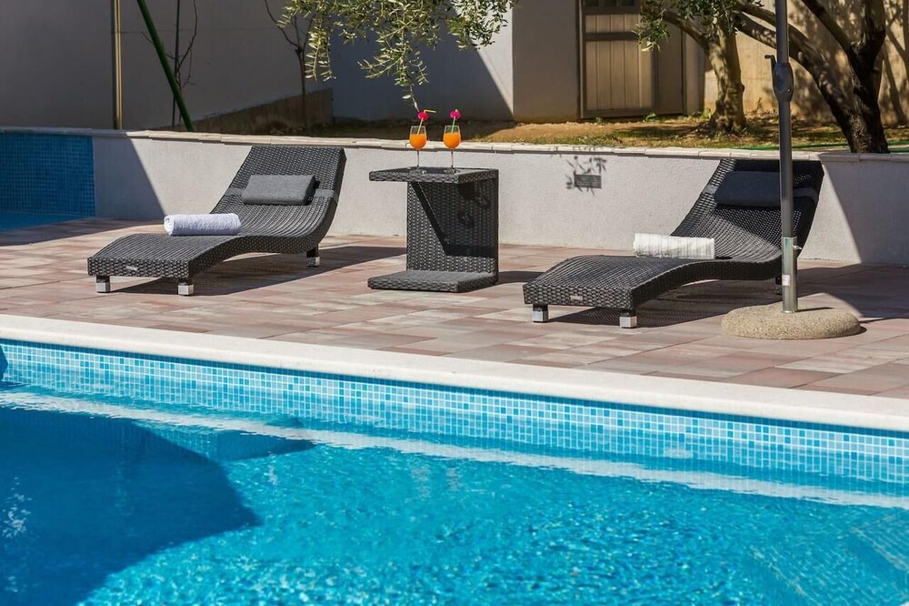 Villa Olive Garden Apartments
