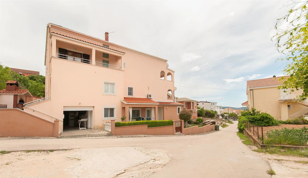 Apartments and Room Danijel