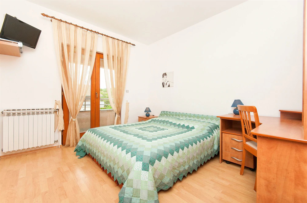 Apartments and Room Danijel