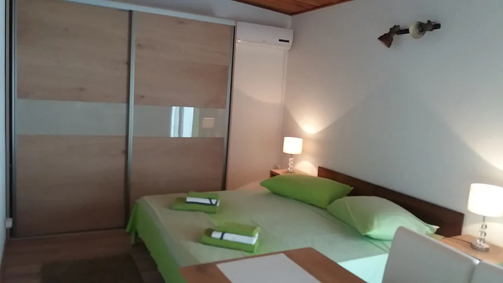 Apartments Snjezana