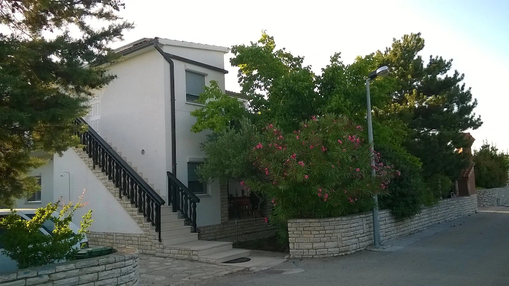 Apartments Snjezana