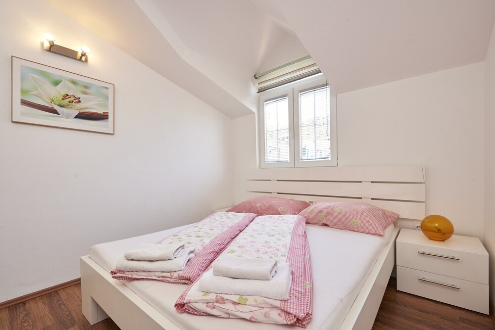 Apartmani Knezovic