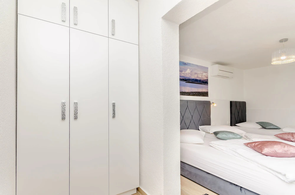 Apartment and Rooms Villa Niko