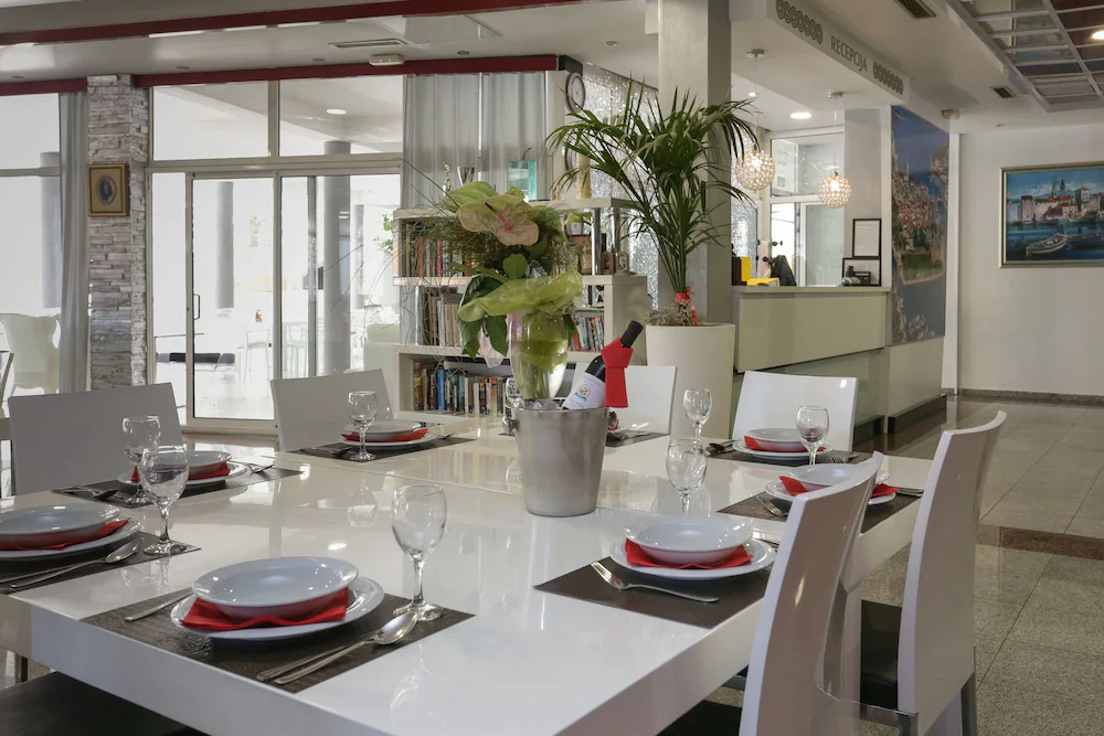 Apartment and Rooms Villa Niko