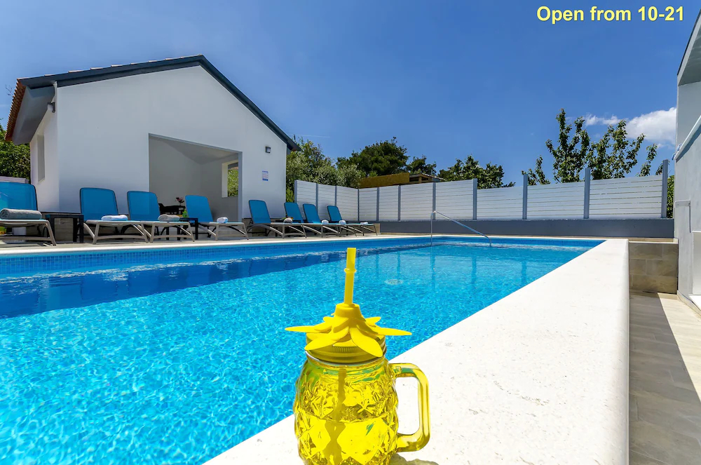 Apartment and Rooms Villa Niko