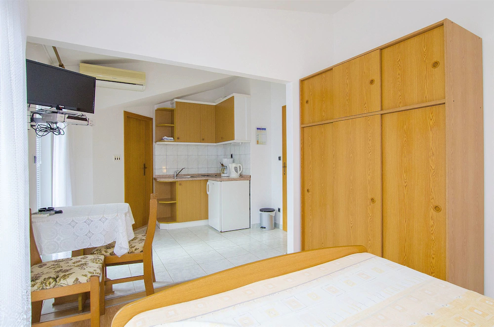 Apartments And Rooms Iva