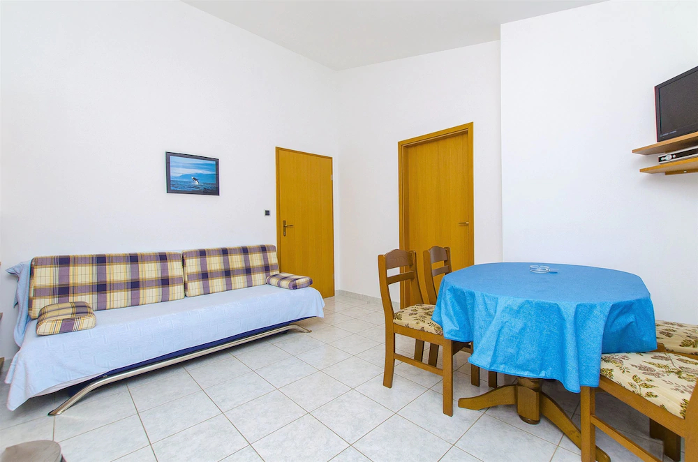 Apartments And Rooms Iva