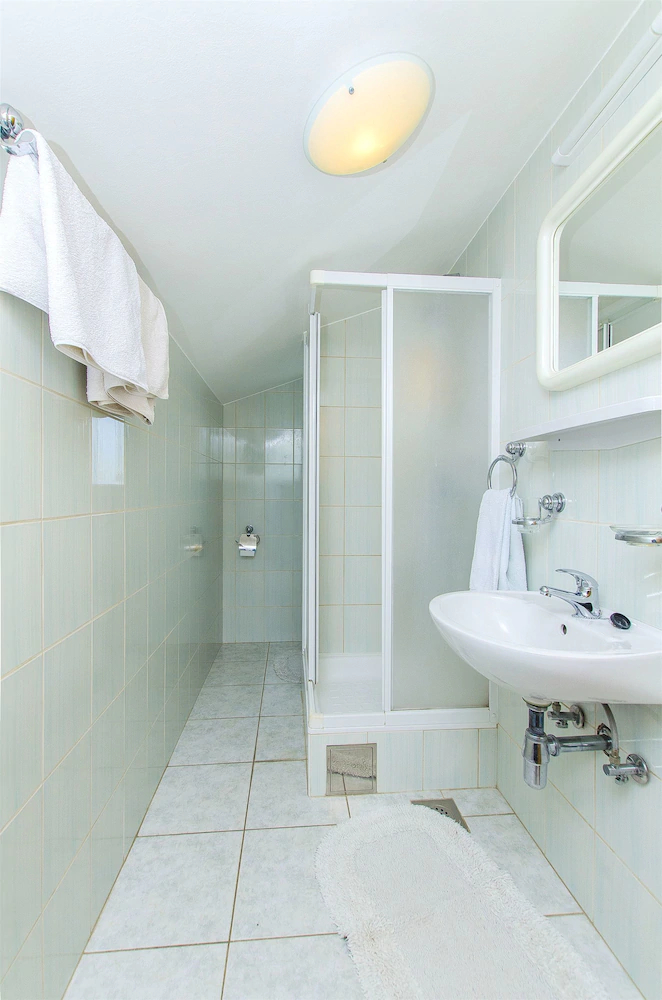 Apartments And Rooms Iva