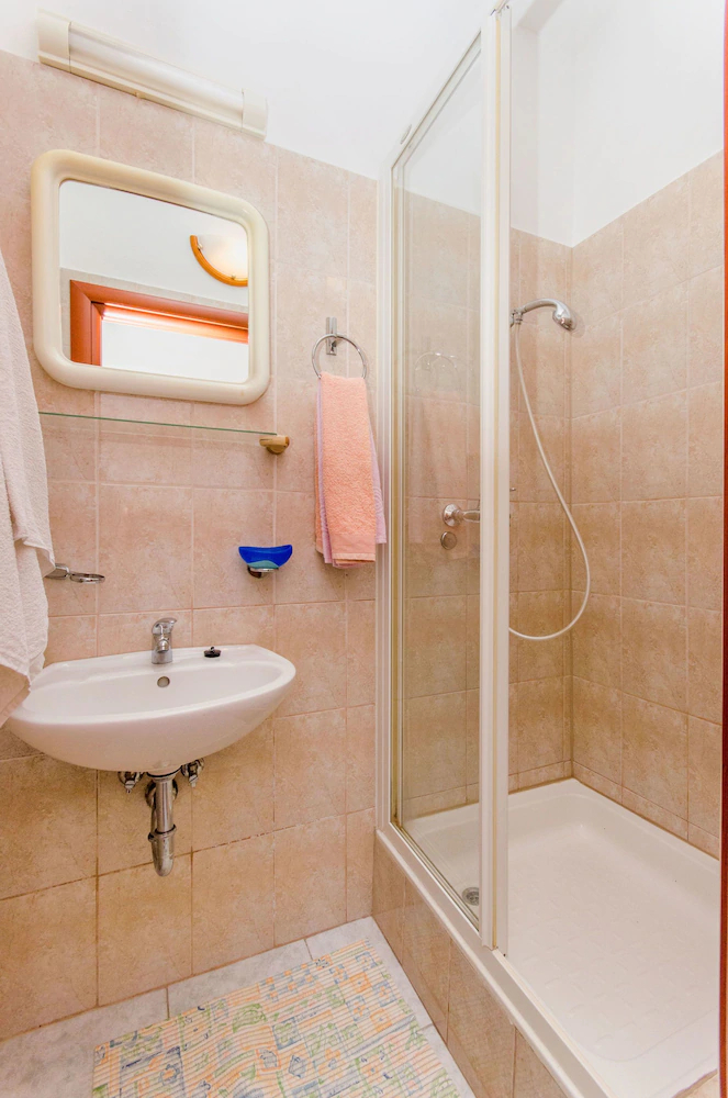 Apartments And Rooms Iva