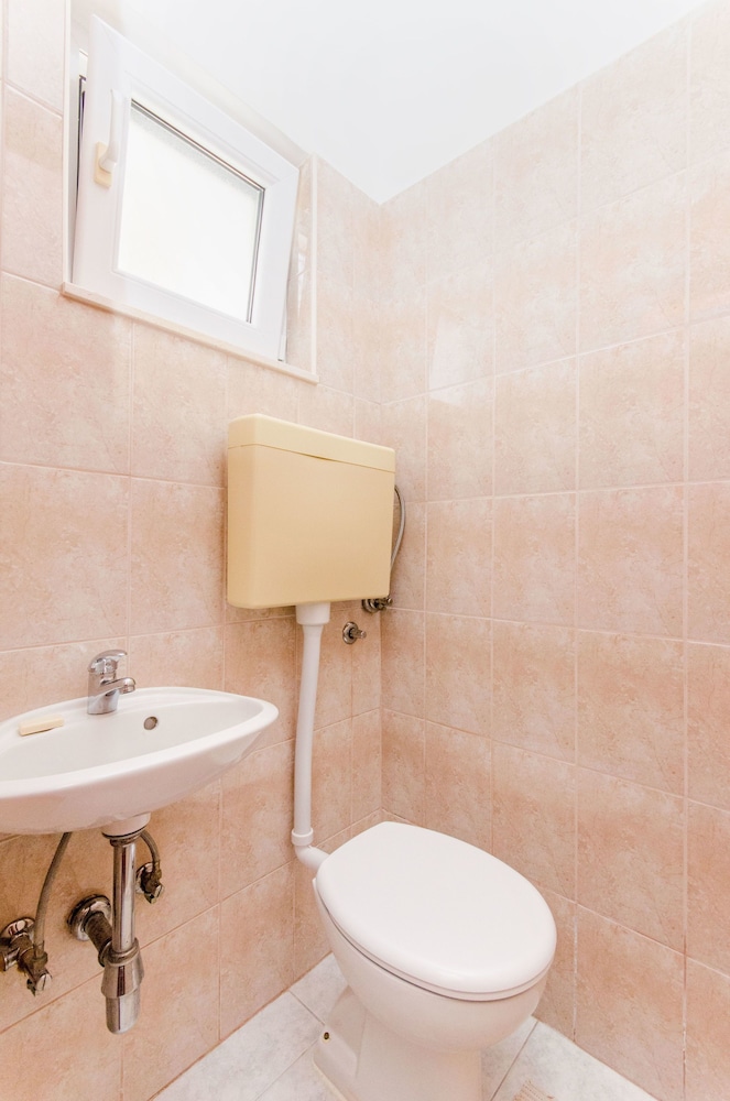 Apartments And Rooms Iva