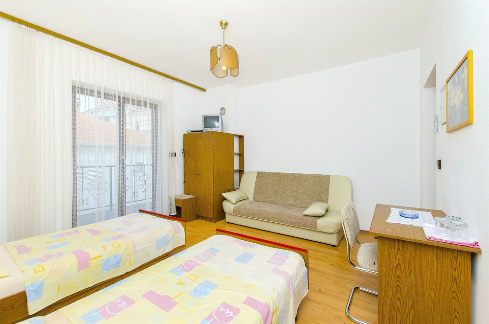 Apartments And Rooms Iva