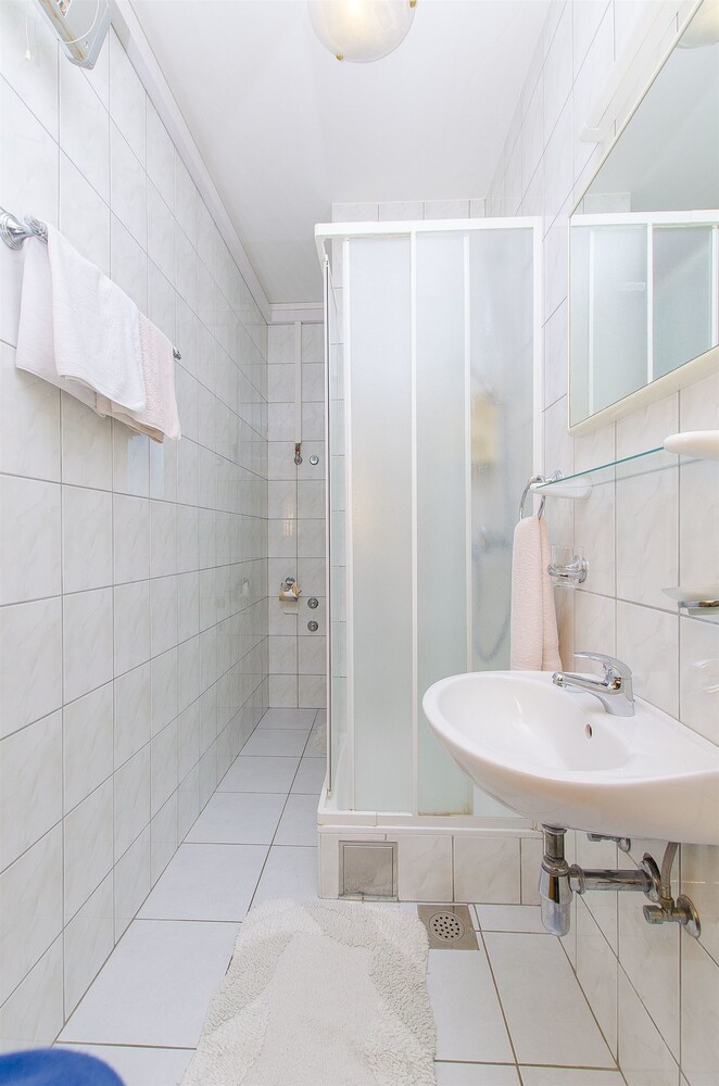 Apartments And Rooms Iva