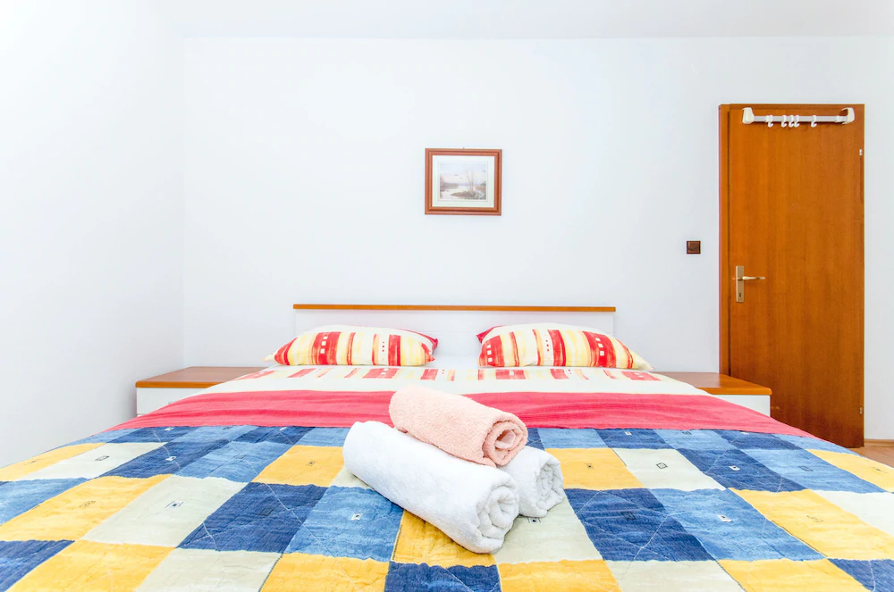 Apartments And Rooms Iva