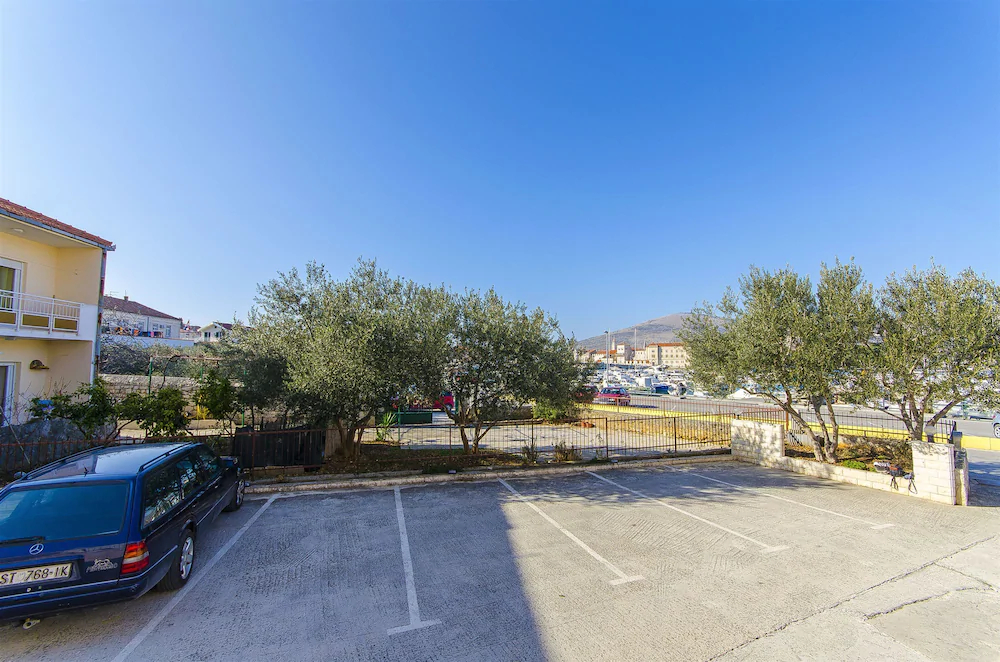 Apartments And Rooms Iva