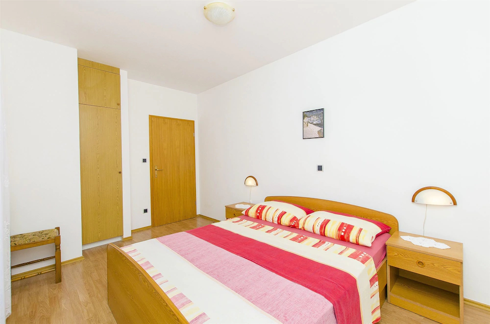 Apartments And Rooms Iva